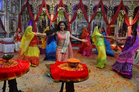 Tejasswi Prakash Wayangankar on the sets of Pehredaar Piya Ki