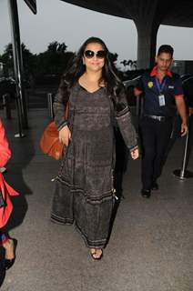 Vidya Balan-Kriti Sanon at the Airport!