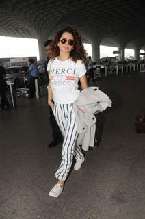 Kangana Rananut at the Airport