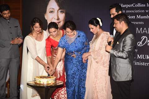 Hema Malini cuts her birthday cake