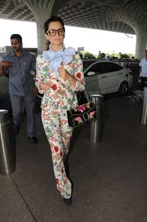 Kangana Ranaut looks ravishing in her floral suit