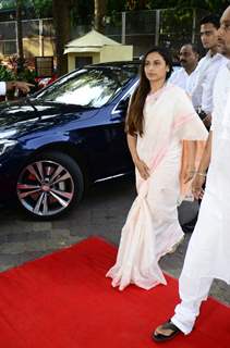 Rani Mukerji arrives at her father's prayer meet