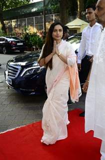 Rani Mukerji arrives at her father's prayer meet