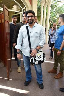 Arshad makes a statement with his bag!