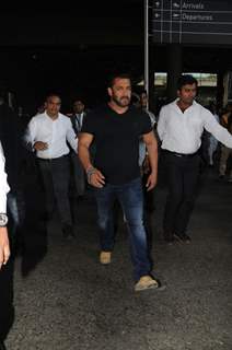 Salman Khan is no smiles at the Airport