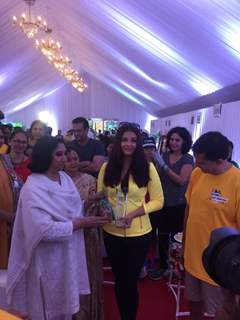 Aishwarya Rai Bachchan receives an award