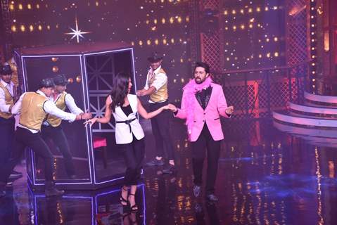 Abhishek Bachchan - Katrina Kaif shake a leg at Lip Sinc Battle