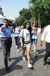 Suhana Khan leaves for SRK's birthday