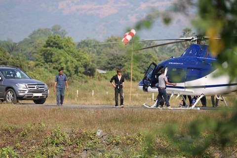 SRK looks dashing even from this distance