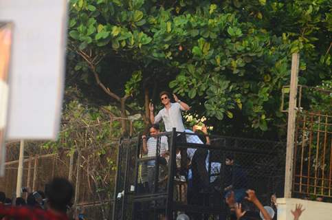 Shah Rukh Khan meets his fans