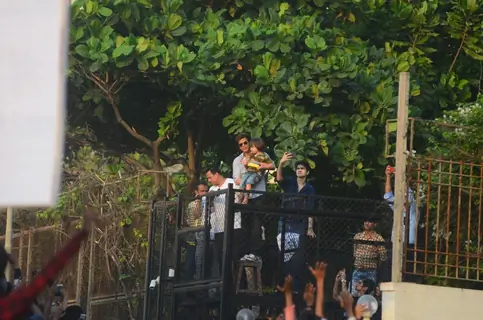 AbRam Khan doesn't wish to leave his tiffin