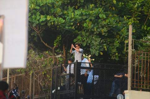 Shah Rukh Khan thanks his fans