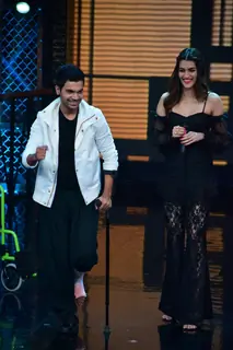 Rajkummar's moves make Kriti smile