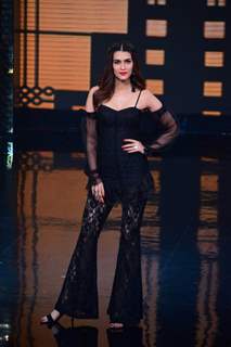 Kriti Sanon looks stunning in Black