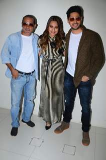 Sonakshi - Sidharth - Akshaye strike a pose