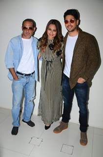 Ittefaq trio - Akshaye - Sonakshi - Sidharth