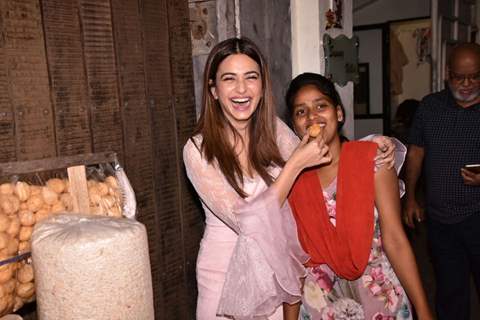 Kriti Kharbhanda is enjoying her pani-puri moment