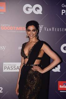 Black Beauty: Deepika sizzles at the red carpet