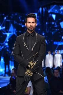 A perfect shot of Shahid Kapoor