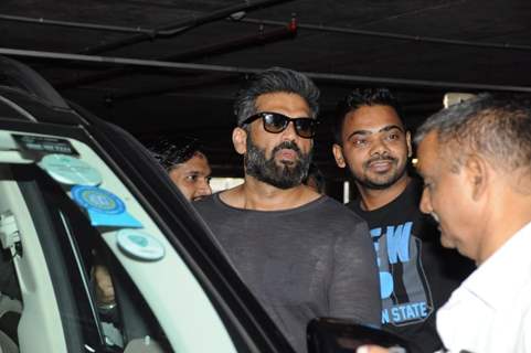 Rani Mukerji - Sunil & Athiya Shetty at the Airport