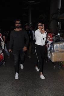 Rani Mukerji - Sunil & Athiya Shetty at the Airport