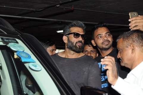 Rani Mukerji - Sunil & Athiya Shetty at the Airport