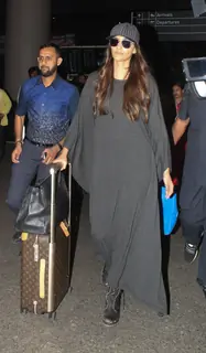 Sonam Kapoor's cool attitude at the Airport