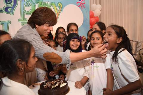 A cute SRK celebrates children's day