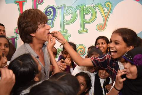 A cute SRK celebrates children's day