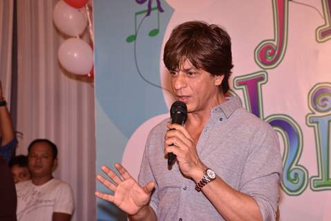 A cute SRK celebrates children's day