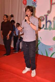 A cute SRK celebrates children's day