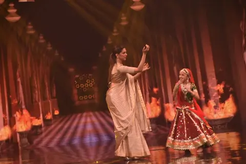 Deepika dances on Ghoomar with Super Dancer kids
