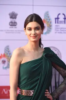 Shinning in Green: Diana Penty