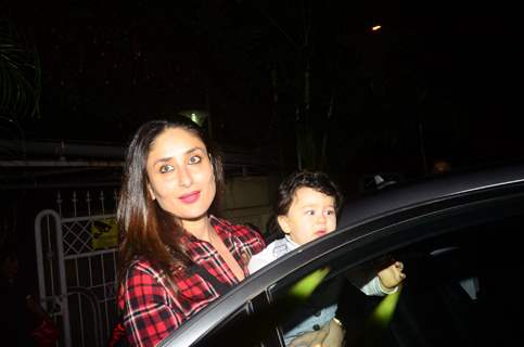 Candid picture of Kareena and Taimur