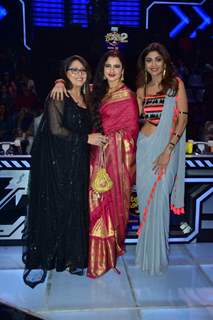 Rekha on the sets of Super Dance 2