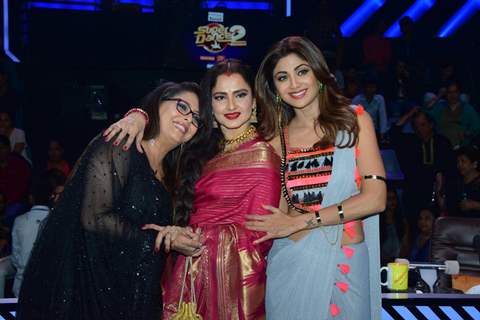 Rekha on the sets of Super Dance 2