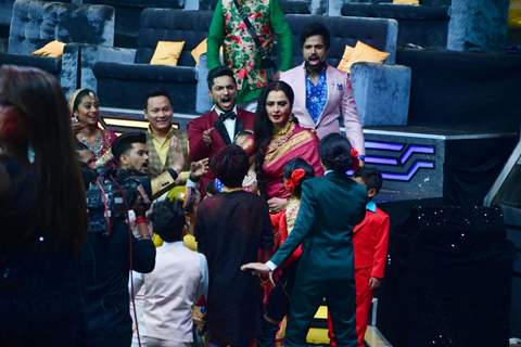 Rekha on the sets of Super Dance 2