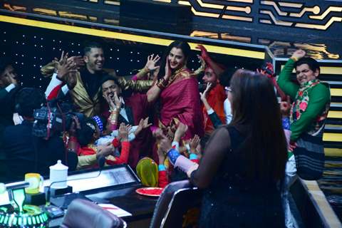 Rekha on the sets of Super Dance 2