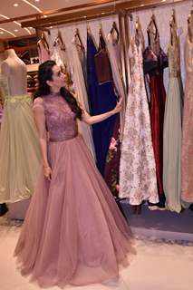 Karisma Kapoor's delightful appearance at a mall