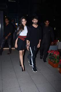 Mira Rajput walks hand-in-hand with husband Shahid Kapoor