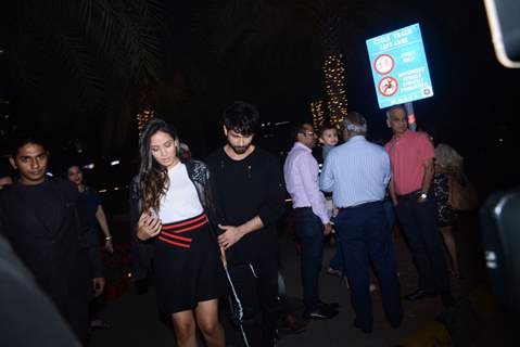 Mira Rajput walks hand-in-hand with husband Shahid Kapoor