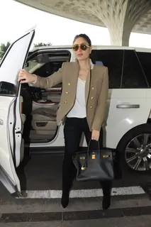 Kareena making a style statement like always