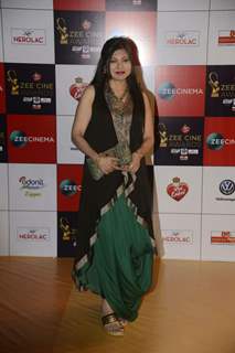 B'Town celeb's dazzle at Zee Cine Awards Red Carpet