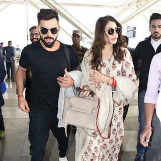 Anushka - Virat leave from Delhi for Mumbai