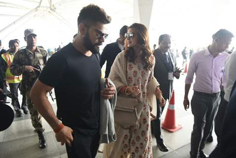 Anushka - Virat leave from Delhi for Mumbai