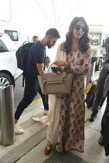 Anushka - Virat leave from Delhi for Mumbai