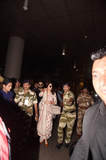 Anushka - Virat leave from Delhi for Mumbai