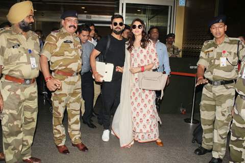 Anushka - Virat leave from Delhi for Mumbai