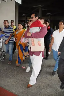Saif and Kareena with baby Taimur return to Mumbai