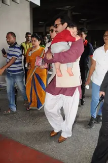 Saif and Kareena with baby Taimur return to Mumbai